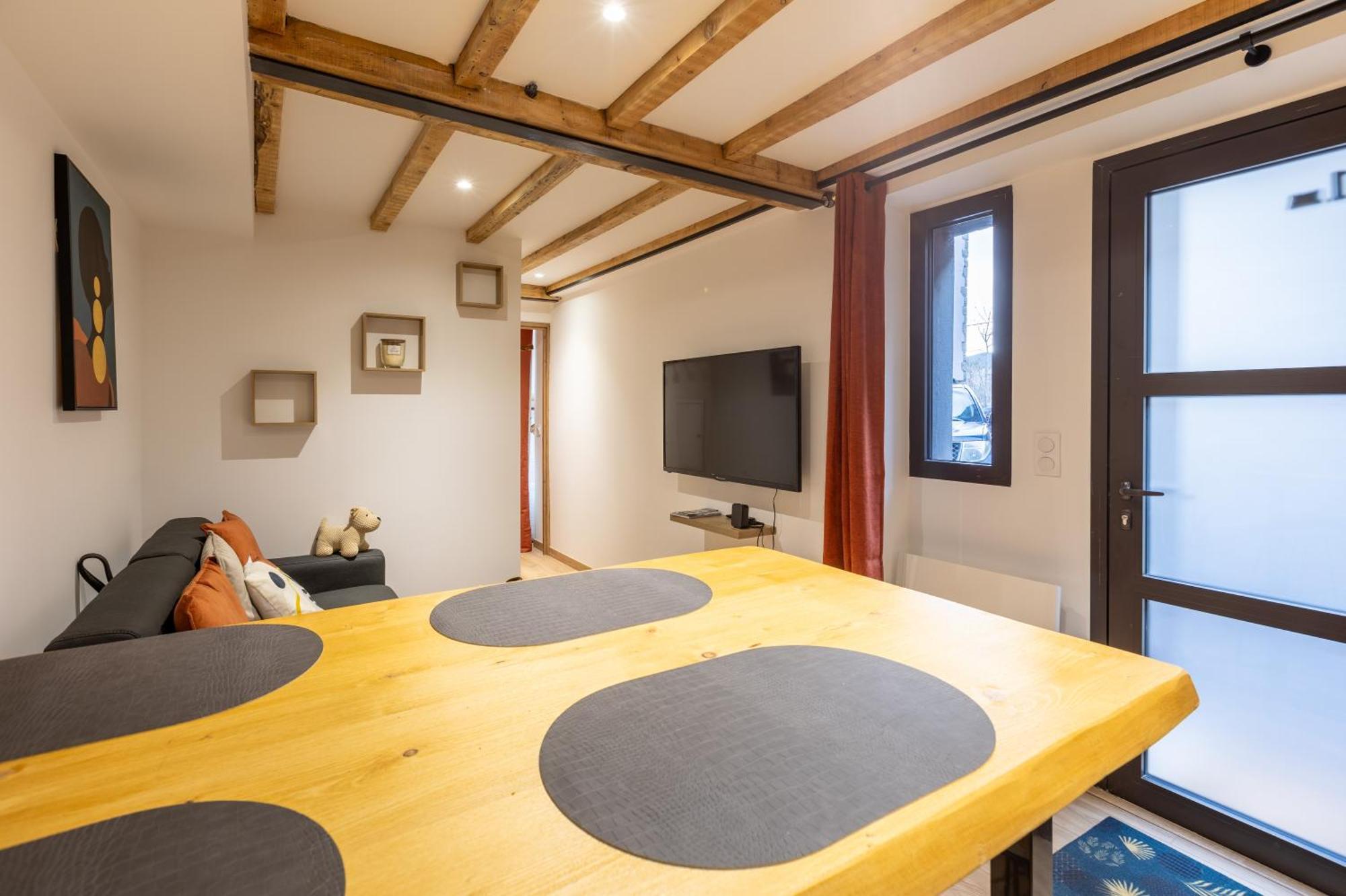 Le Repaire Des Ecureuils - Appt Avec Terrasse Apartment Formigueres Bagian luar foto