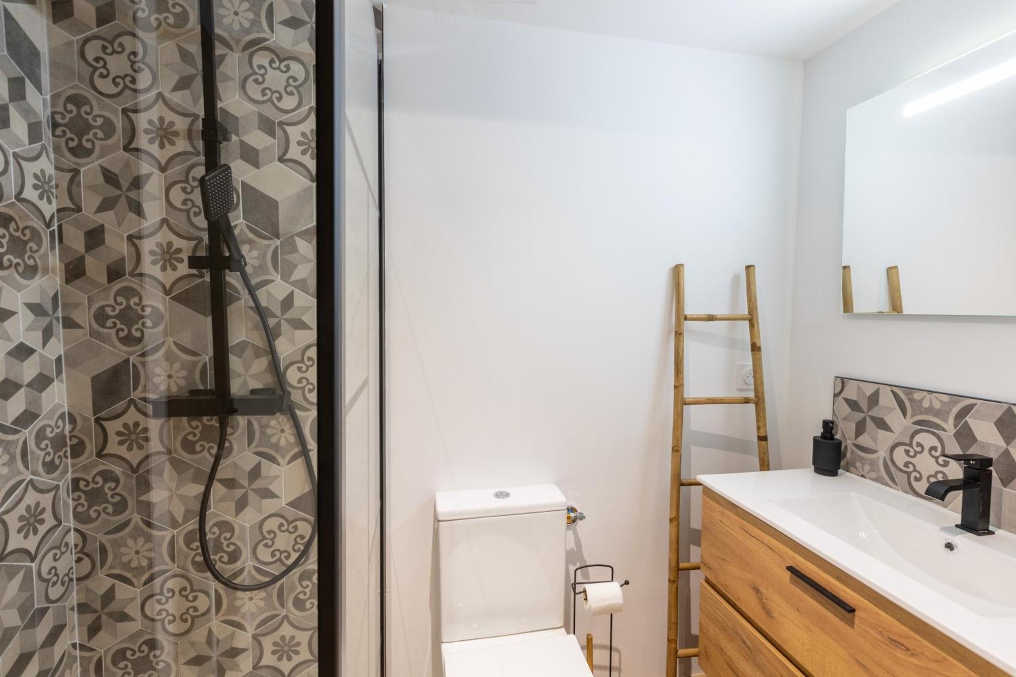 Le Repaire Des Ecureuils - Appt Avec Terrasse Apartment Formigueres Bagian luar foto
