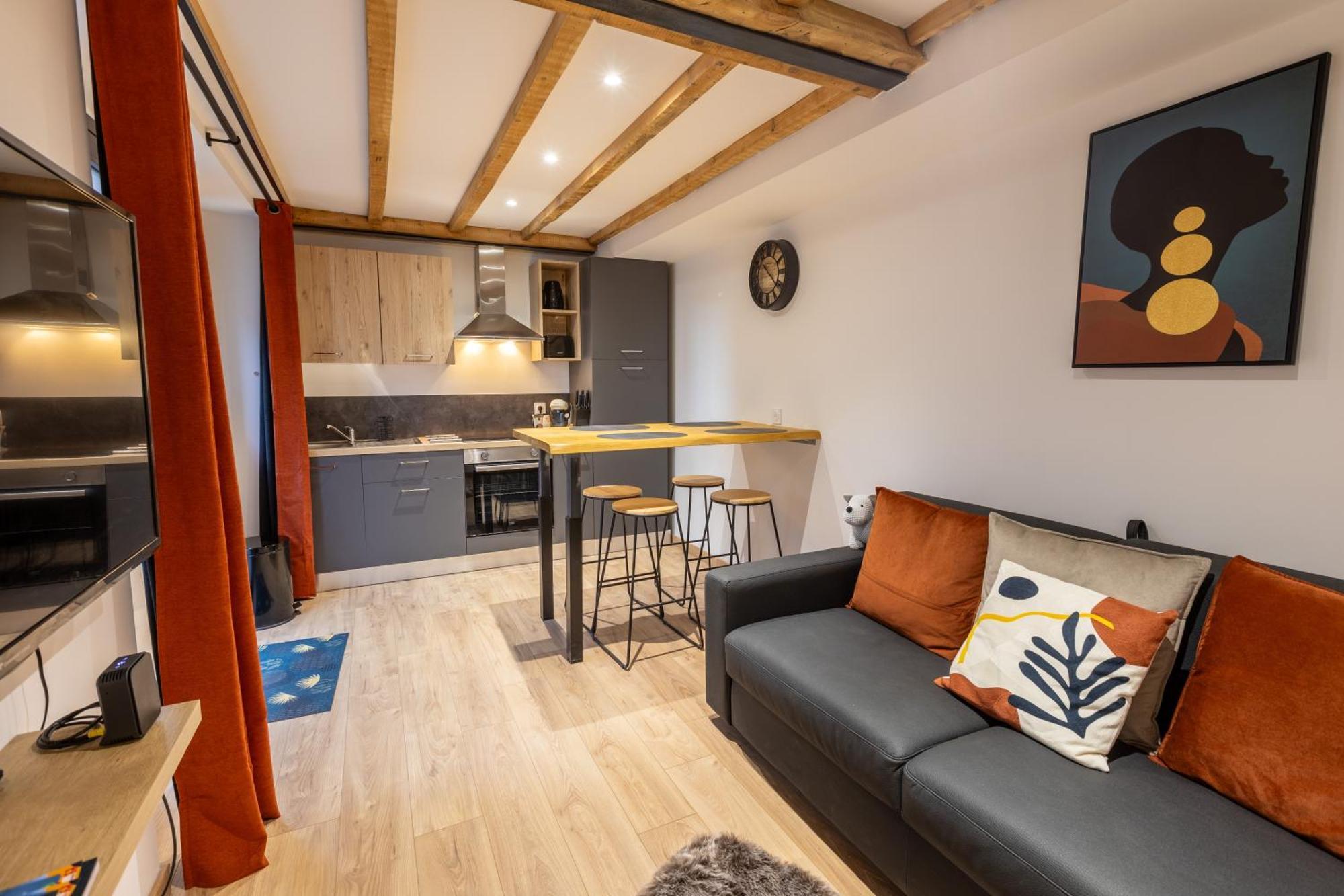 Le Repaire Des Ecureuils - Appt Avec Terrasse Apartment Formigueres Bagian luar foto