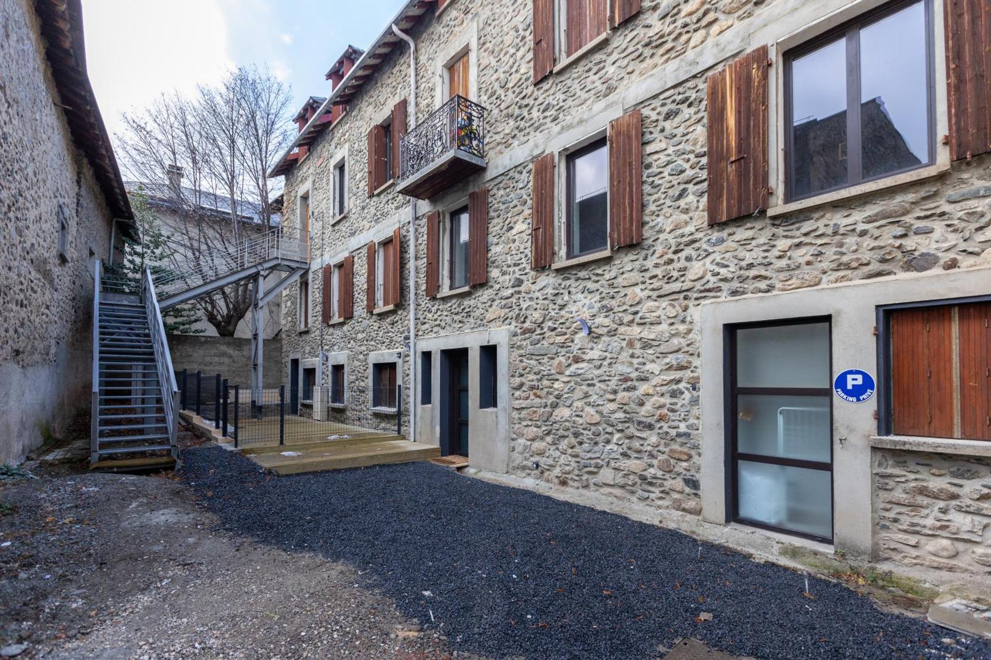 Le Repaire Des Ecureuils - Appt Avec Terrasse Apartment Formigueres Bagian luar foto